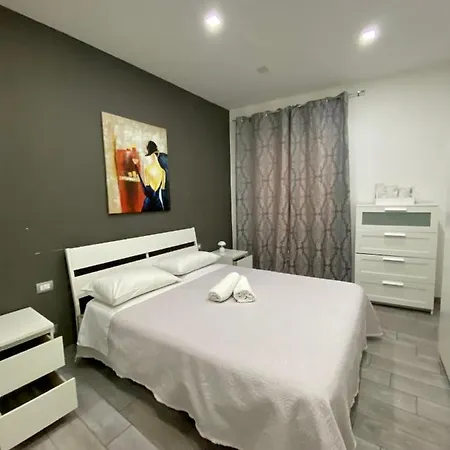 Angelas House Naples